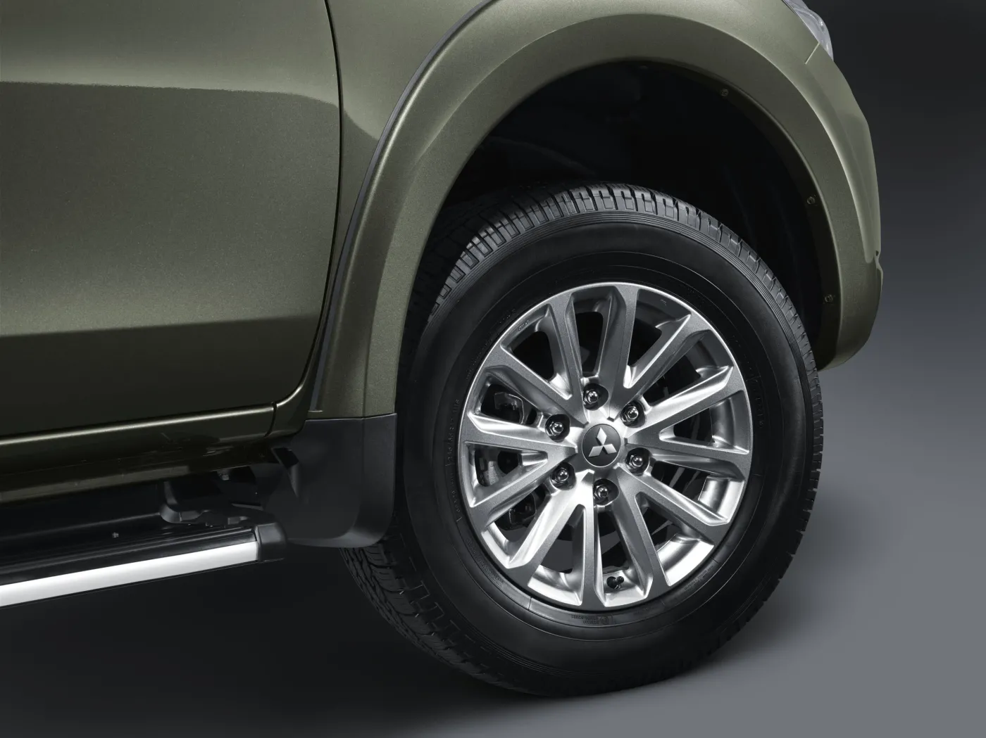 Mitsubishi triton to nowe mitsubishi L200. Japoński koncern ujawnił pierwsze zdjęcia