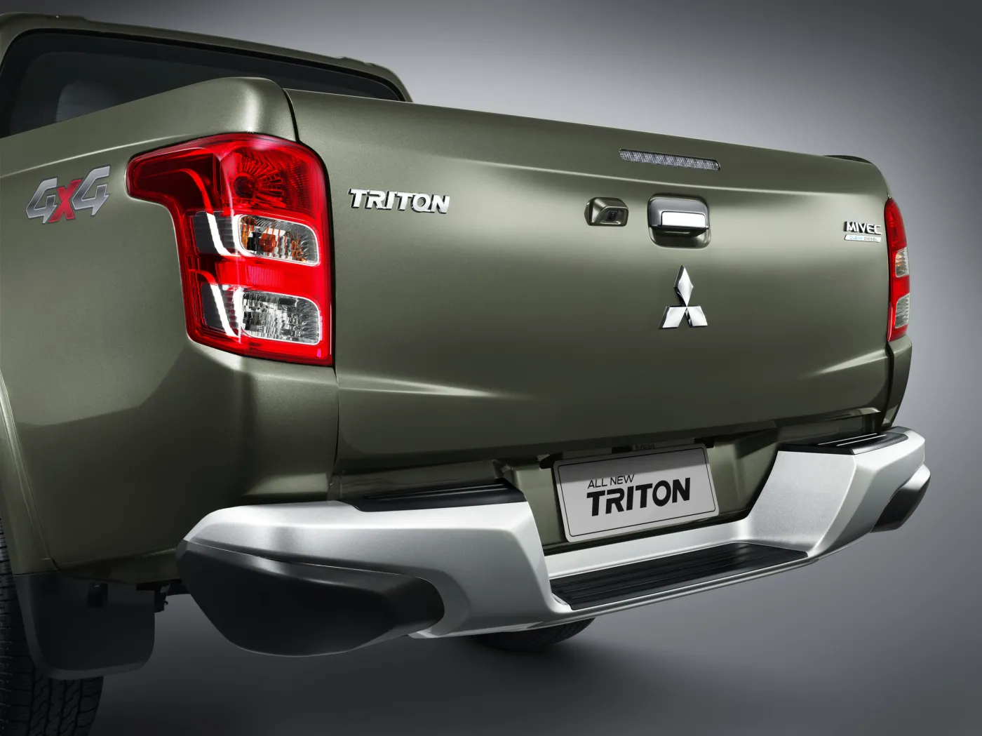 7084331-mitsubishi-triton-to-nowe-mitsubishi.jpg
