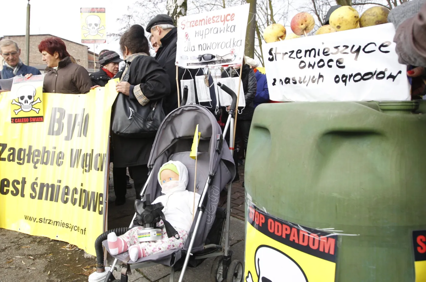 7117541-protest-przeciwko-utylizacji-odpadow.jpg