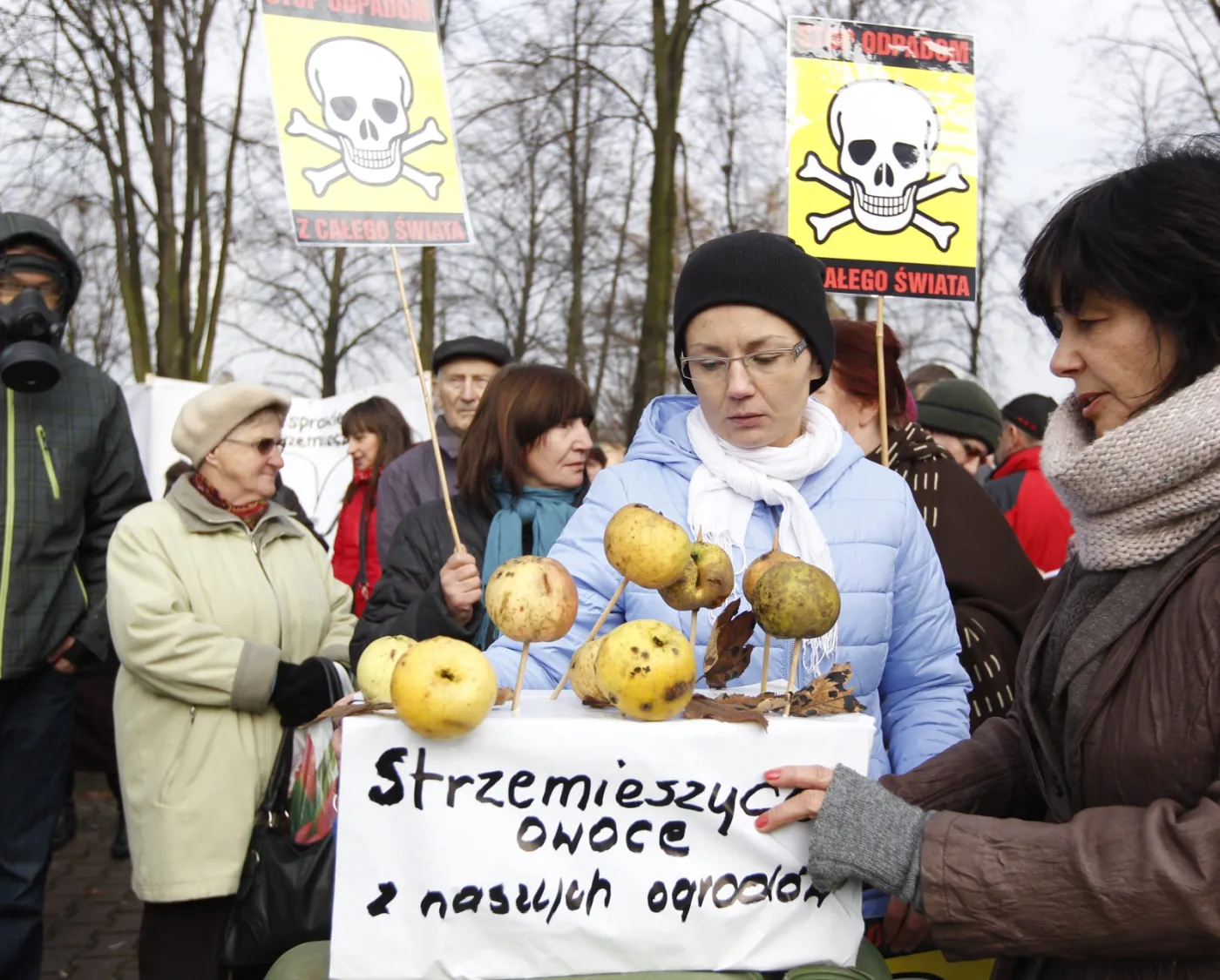 7117628-protest-przeciwko-utylizacji-odpadow.jpg