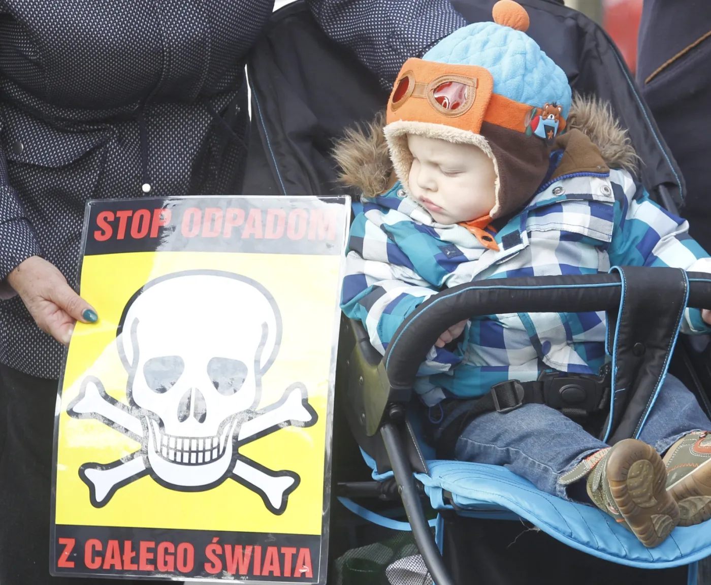 7117657-protest-przeciwko-utylizacji-odpadow.jpg
