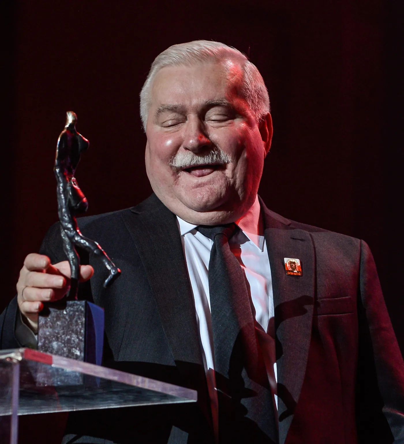 Laureat Super Wektora były prezydent Lech Wałęsa podczas uroczystości