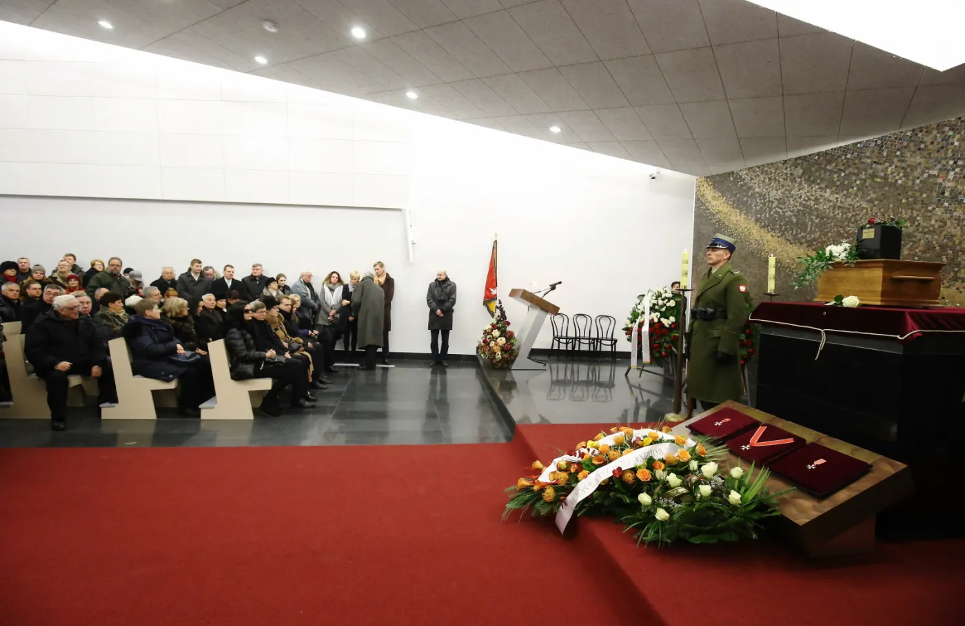 7158591-uroczystosci-pogrzebowe-stanislawa.jpg
