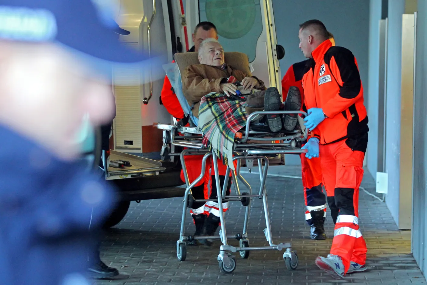 Gen. Czesław Kiszczak w drodze do szpitala