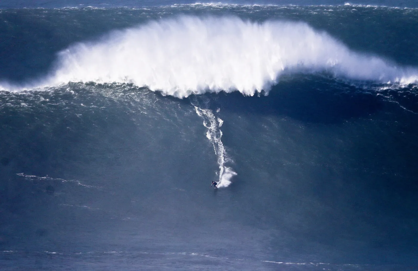 7181151-portugalia-praia-do-norte-in-nazare.jpg