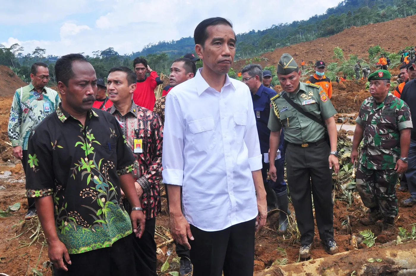 7194236-indonezja-wyspa-jawa-lawina-blotna.jpg
