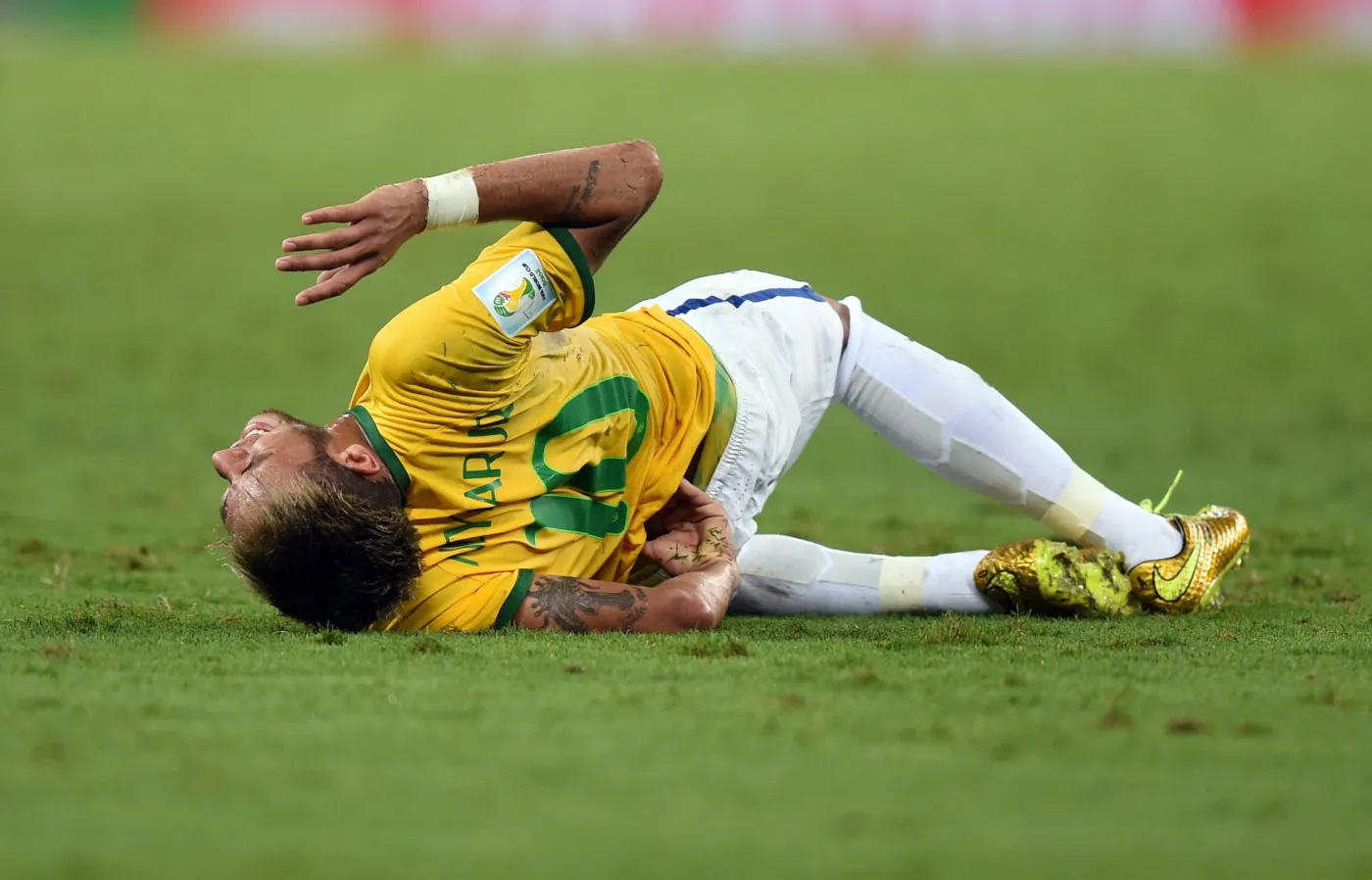 7247025-po-faulu-w-meczu-z-kolumbia-neymar.jpg