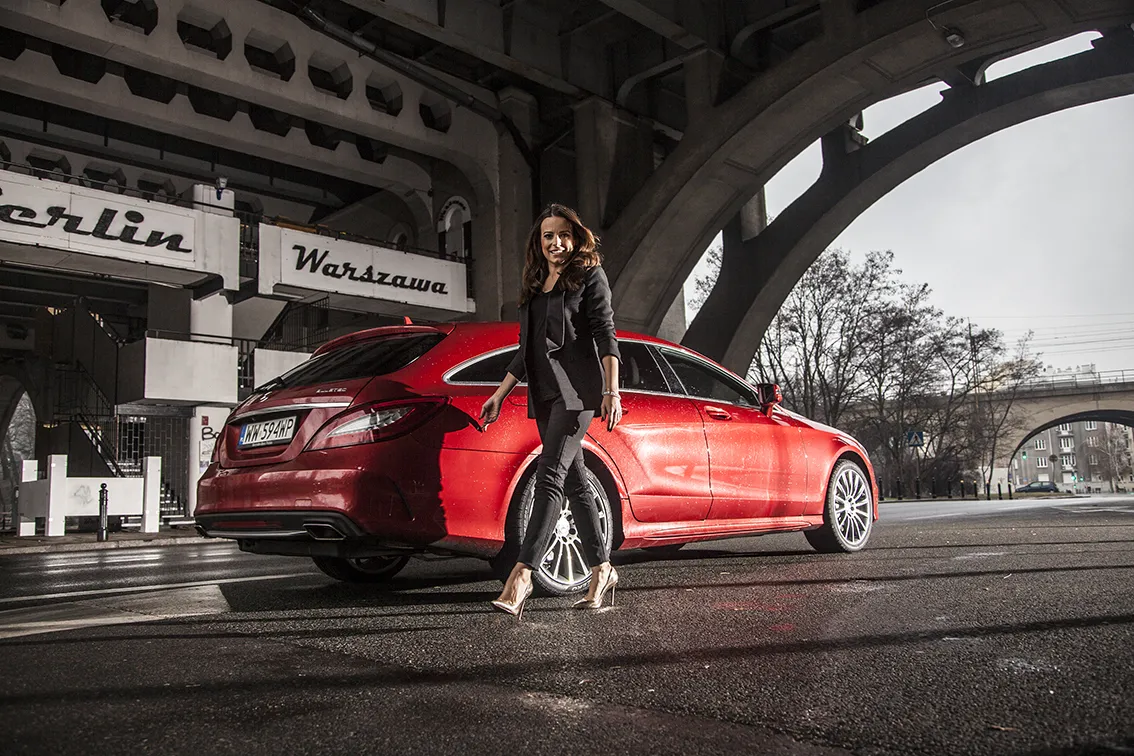 7263926-anna-mucha-i-mercedes-cls-shooting.jpg