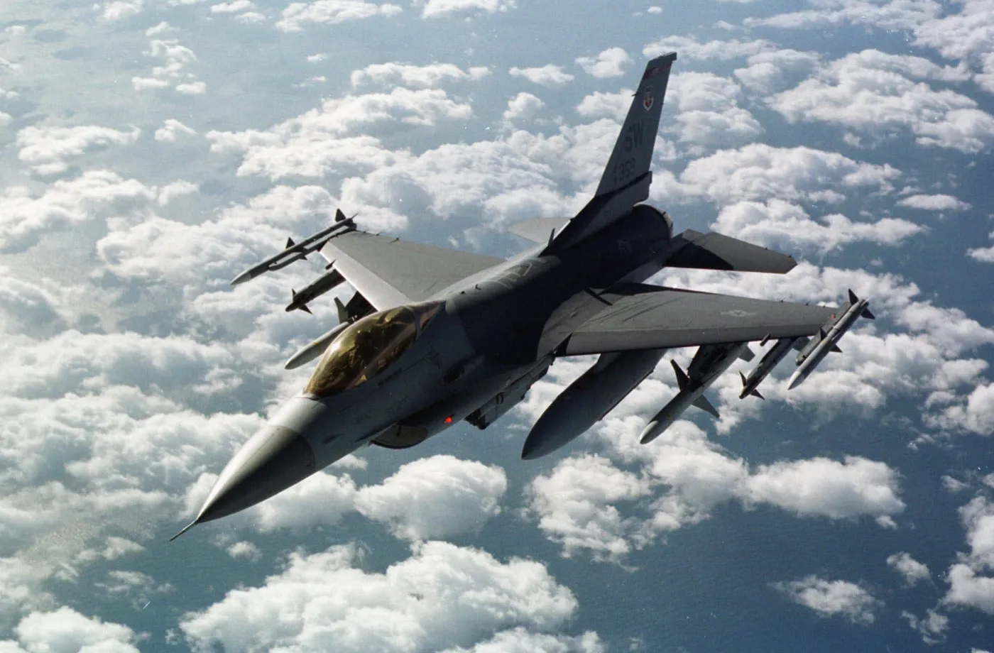 Amerykański samolot F-16 nad granicą turecko-iracką