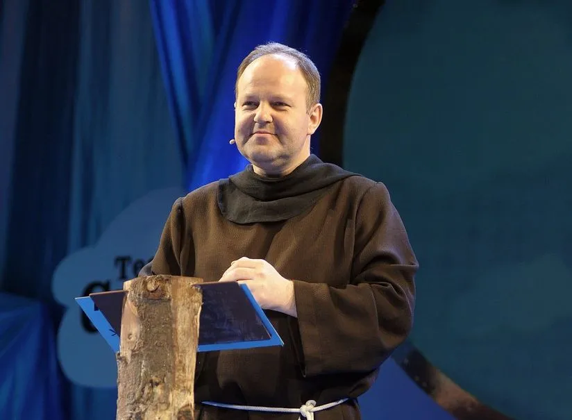 Ks. Sowa: Ochrzczeni homoseksualiści są częścią Kościoła, czy to się komuś podoba, czy nie