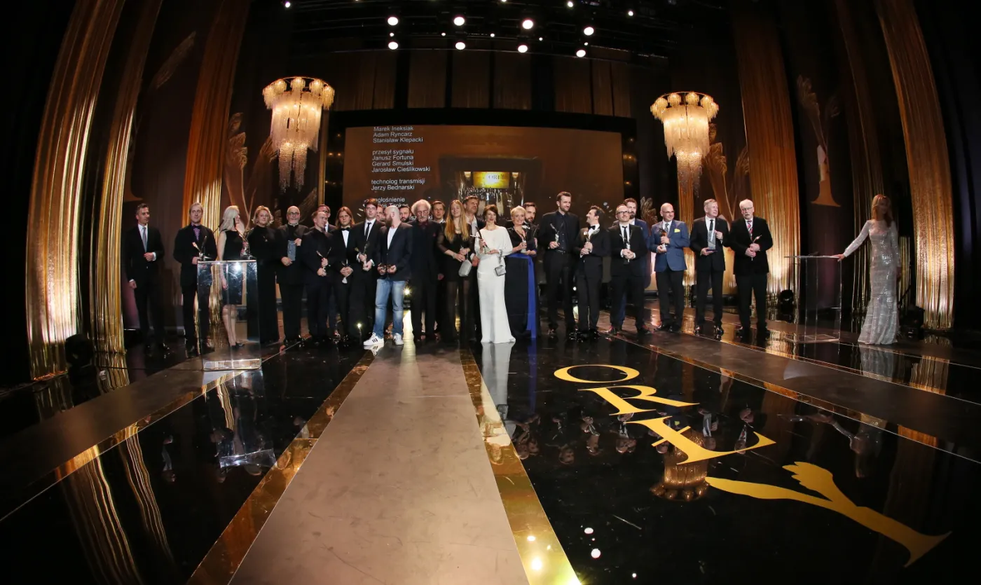 7491327-zdjecie-grupowe-laureatow-polskich.jpg