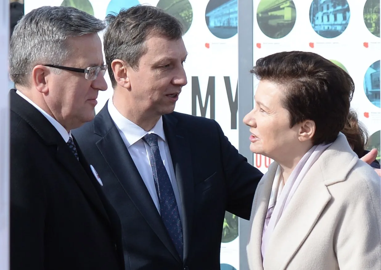 Minister administracji i cyfryzacji Andrzej Halicki w towarzystwie prezydenta Komorowskiego i prezydent Warszawy Hanna Gronkiewicz-Waltz