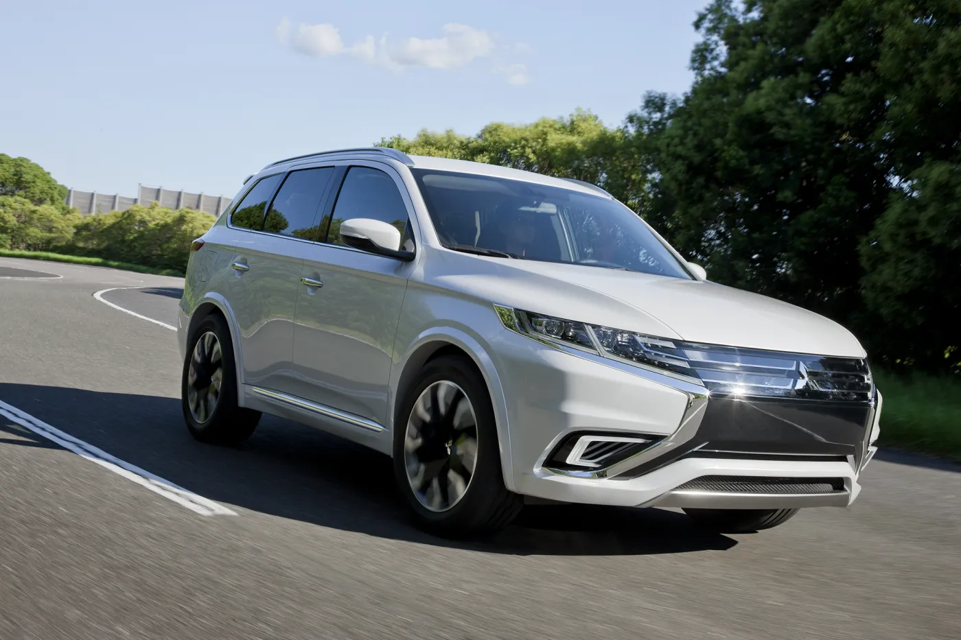 6839876-mitsubishi-outlander-phev-concept-s.jpg
