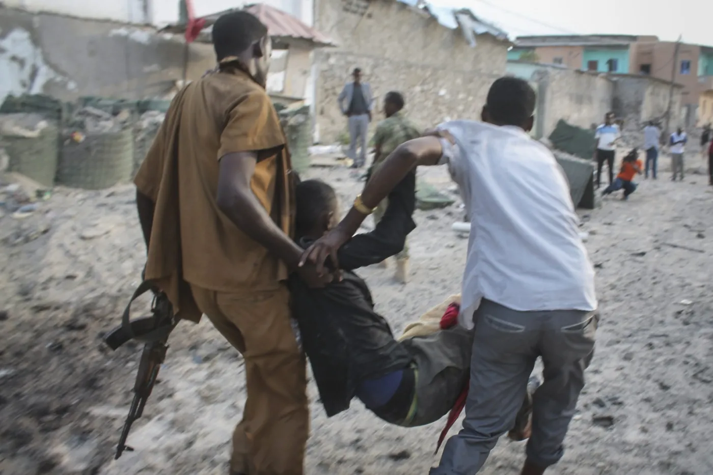 Akcja ratunkowa po zamachu na hotel w Mogadiszu w Somalii