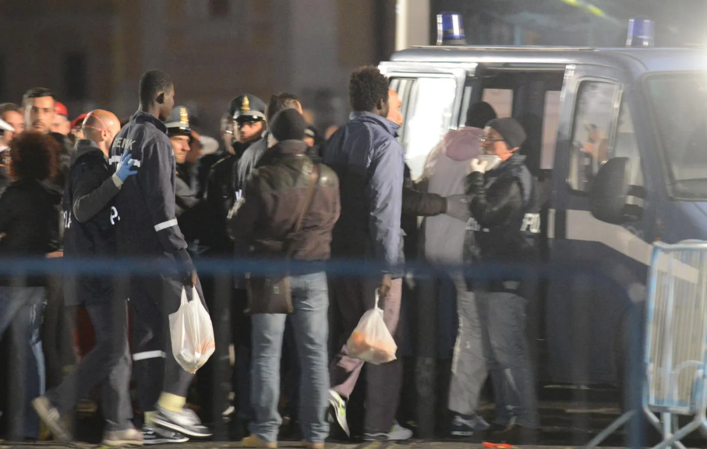 7677466-co-najmniej-800-imigrantow-utonelo.jpg