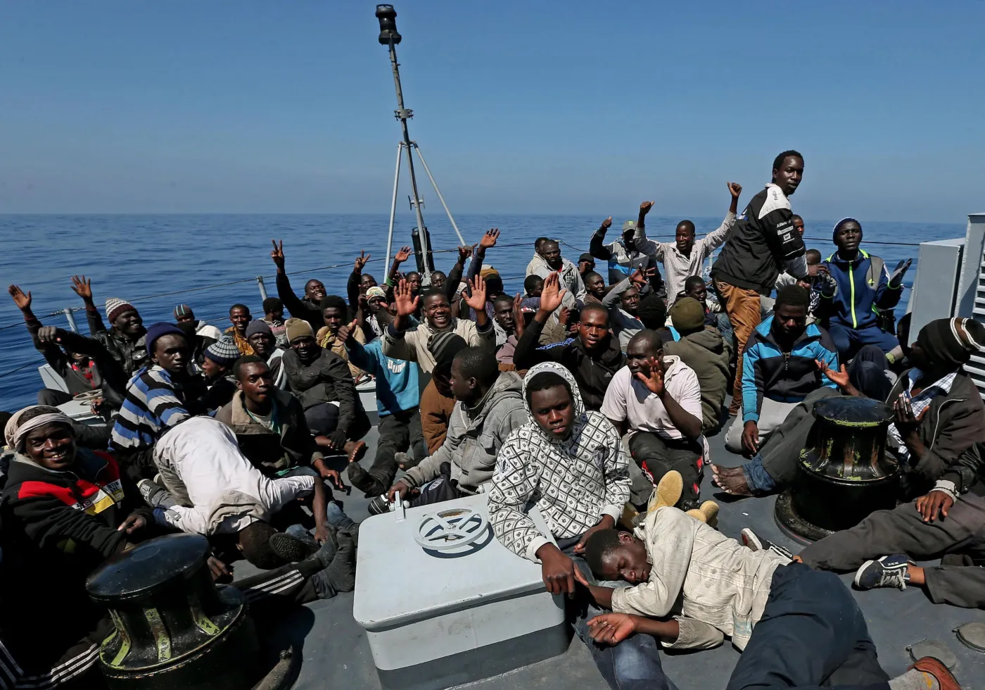 7688462-imigranci-plyna-z-afryki-do-europy.jpg