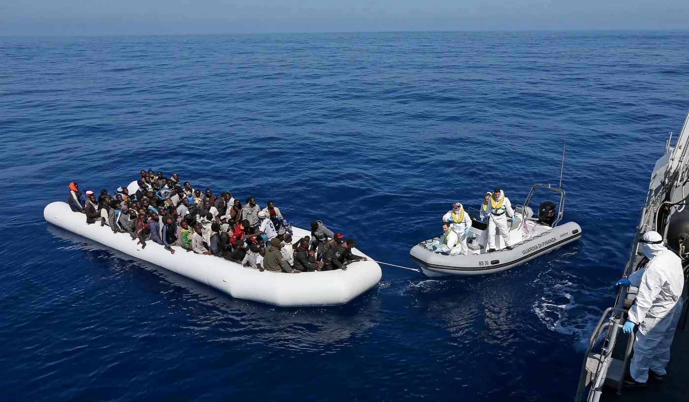 7688491-imigranci-plyna-z-afryki-do-europy.jpg
