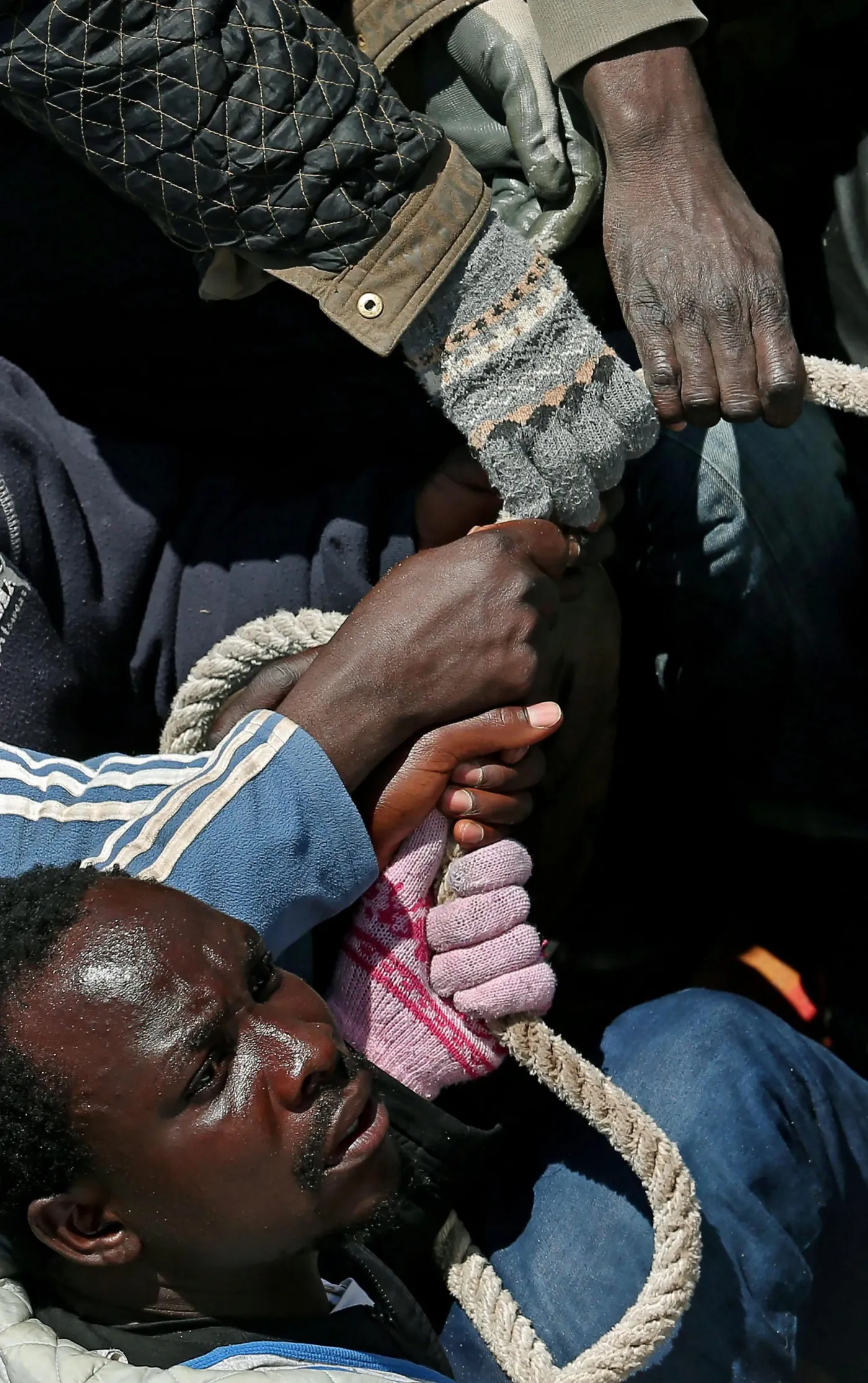 7688259-imigranci-plyna-z-afryki-do-europy.jpg