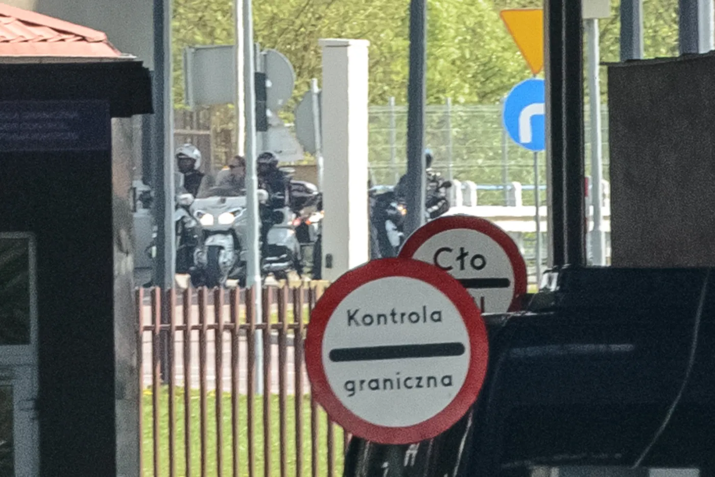 Rosyjscy motocykliści na przejściu granicznym w Terespolu