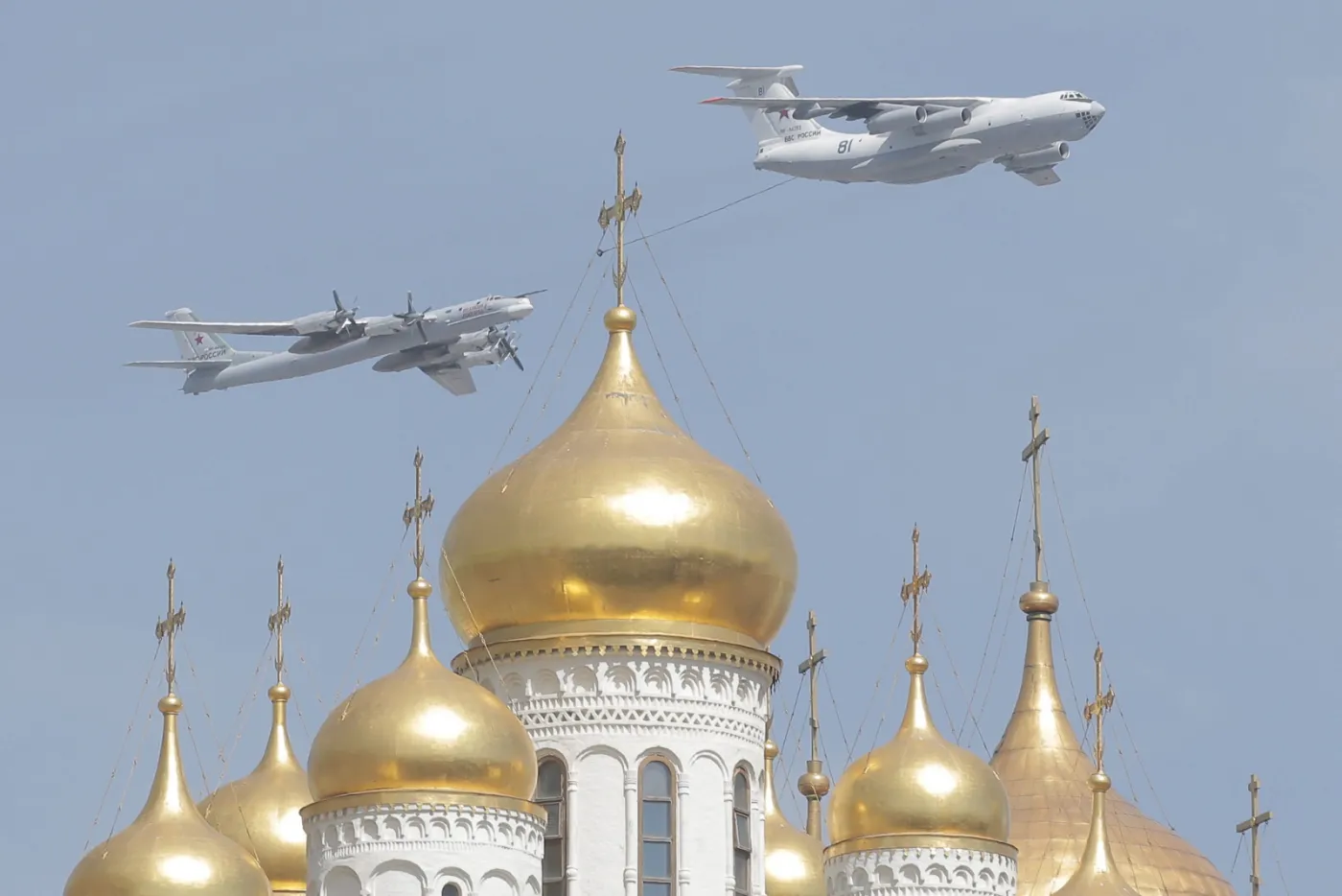 7749213-rosyjskie-samoloty-il-78-i-tupolev.jpg