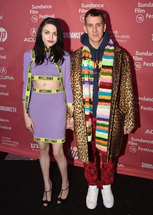 7344809-frances-bean-cobain-i-jeremy-scott.jpg