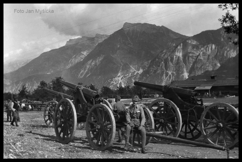 7468853-wloskie-dziala-typ-15-w-caldonazzo.jpg