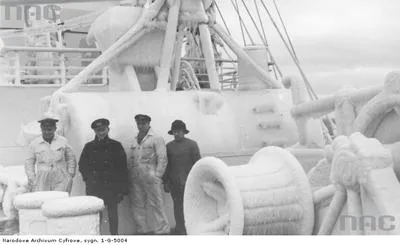 7469391-zaloga-i-oblodzony-poklad-batorego.jpg