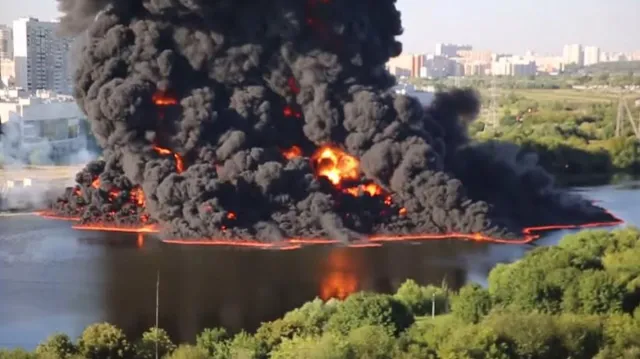 Wybuch ropociągu w Moskwie. Płomienie i dym widoczne na 15 km. WIDEO