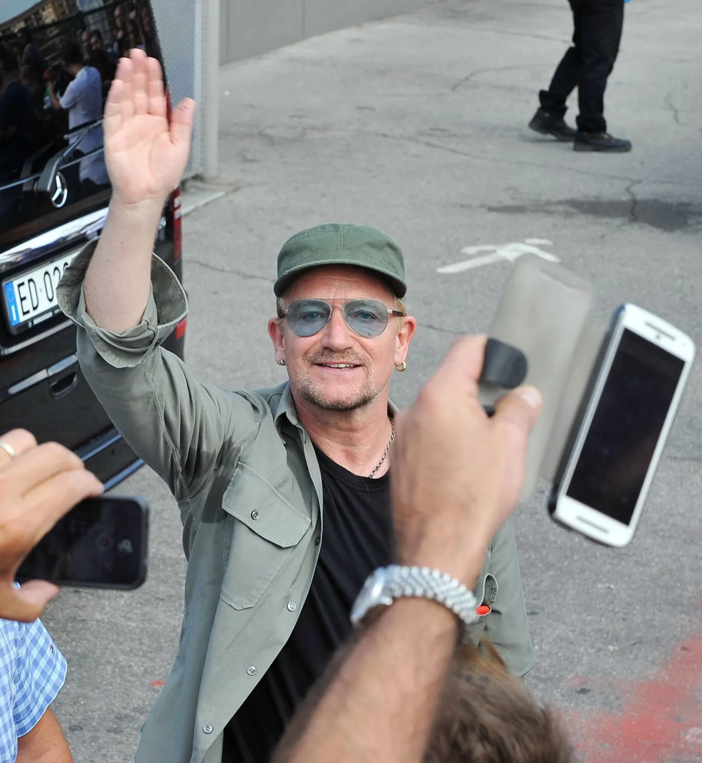 8154701-bono.jpg