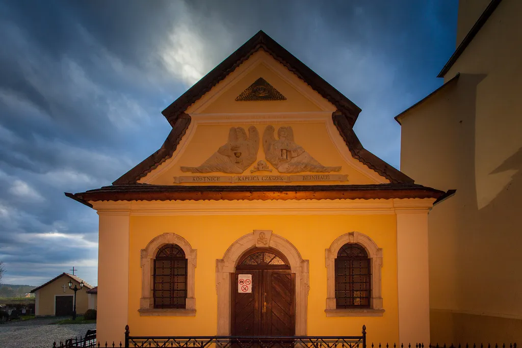 6012657-kaplica-czaszek-w-czermnej-czermna.jpg