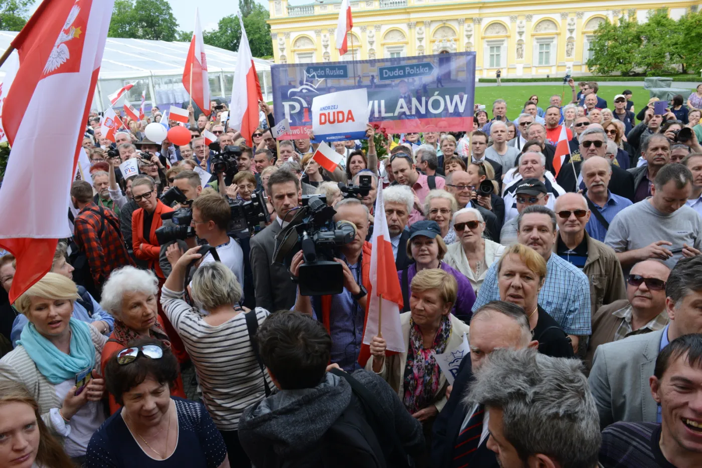 7825465-sympatycy-nowo-wybranego-prezydenta.jpg