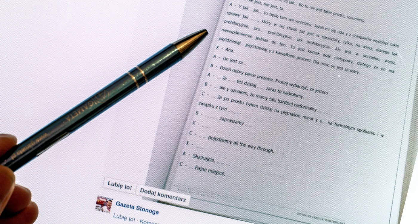 Na ekranie opublikowane na portalu społecznościowym Facebook akta sprawy tzw. afery podsłuchowej