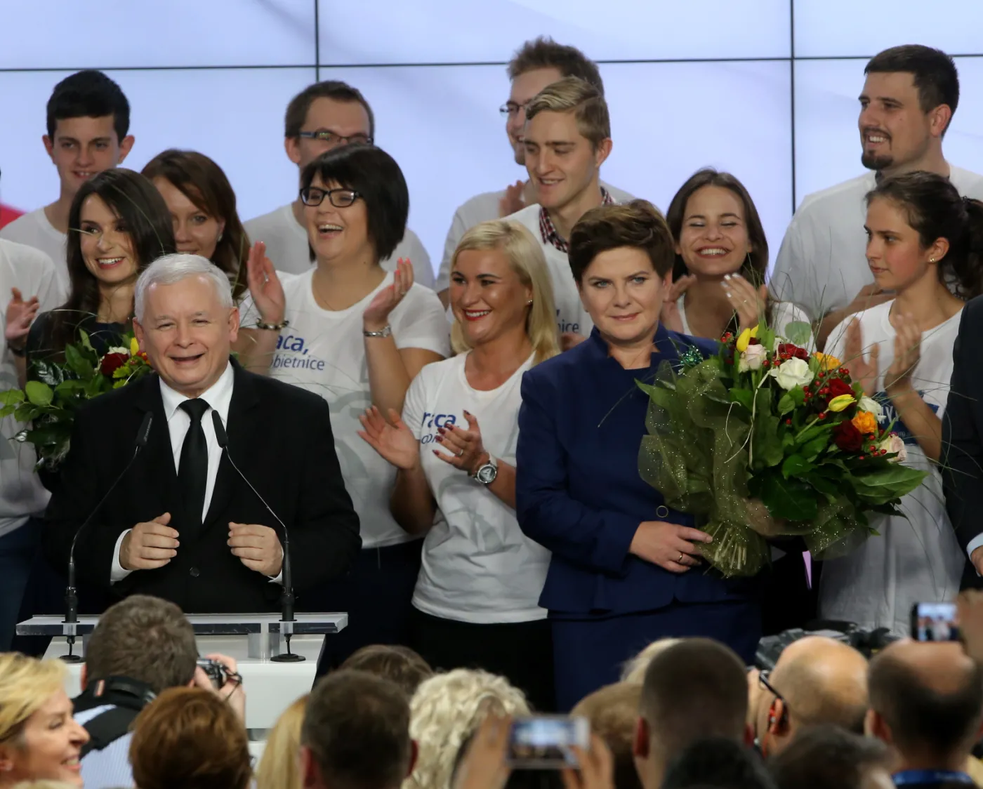 Oto 9 najważniejszych wyborczych obietnic PiS. Z czego się wycofają? WIDEO