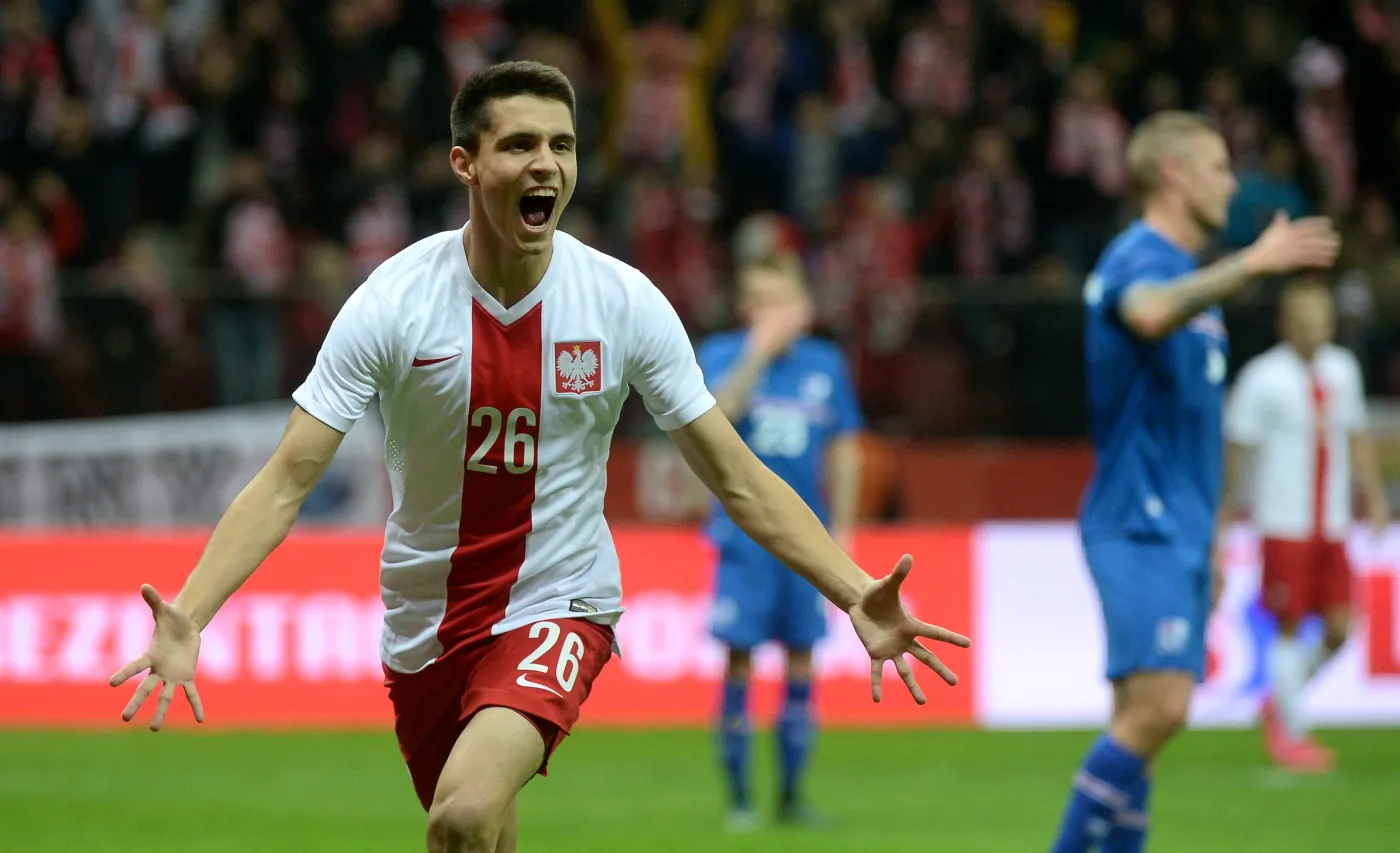 8418671-pilkarz-reprezentacji-polski-bartosz.jpg