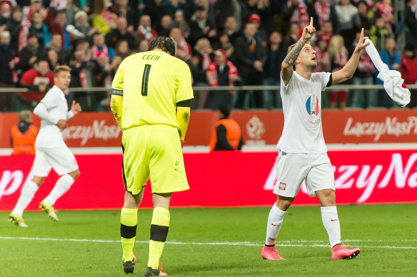 8434550-kamil-grosicki-swojego-gola-zlozyl.jpg