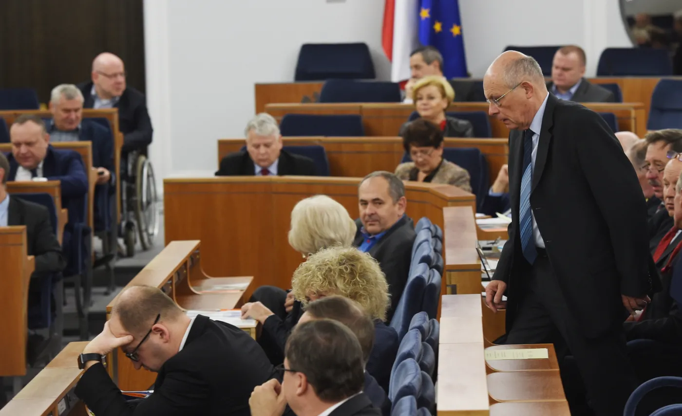 Senat bez poprawek przyjął nowelizację ustawy o Trybunale Konstytucyjnym. WIDEO