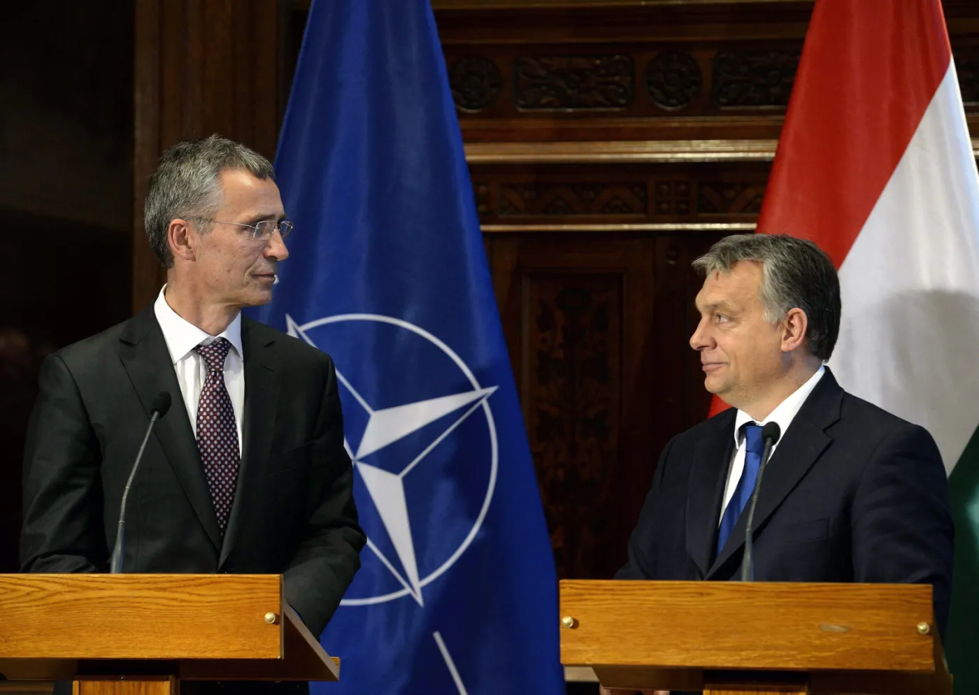 Szef NATO Jens Stoltenberg i Viktor Orban