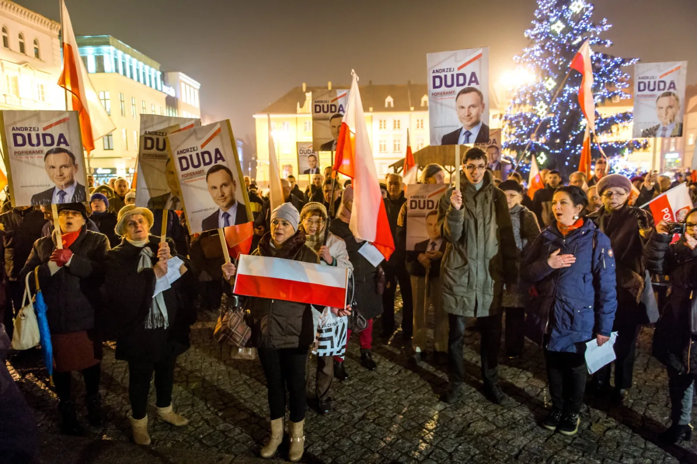 8524595-manifestacja-poparcia-dla-prezydenta.jpg