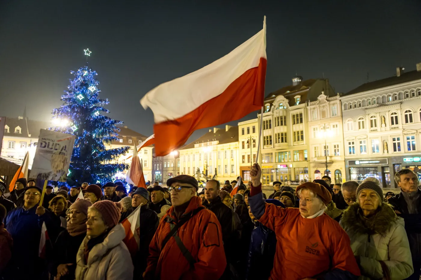 8524627-manifestacja-poparcia-dla-prezydenta.jpg