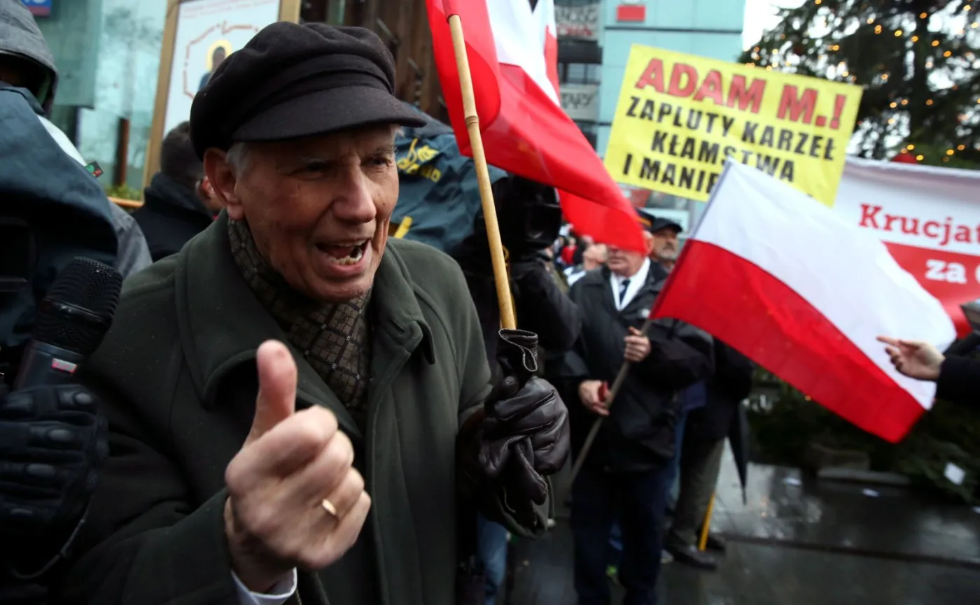 8536464-manifestacja-przed-siedziba-gazety.jpg