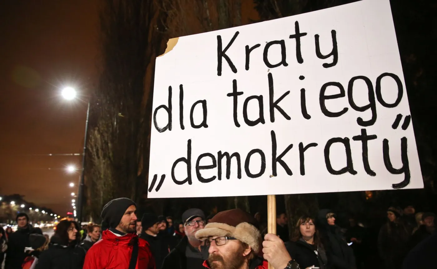 8537539-manifestacja-przed-domem-jaroslawa.jpg