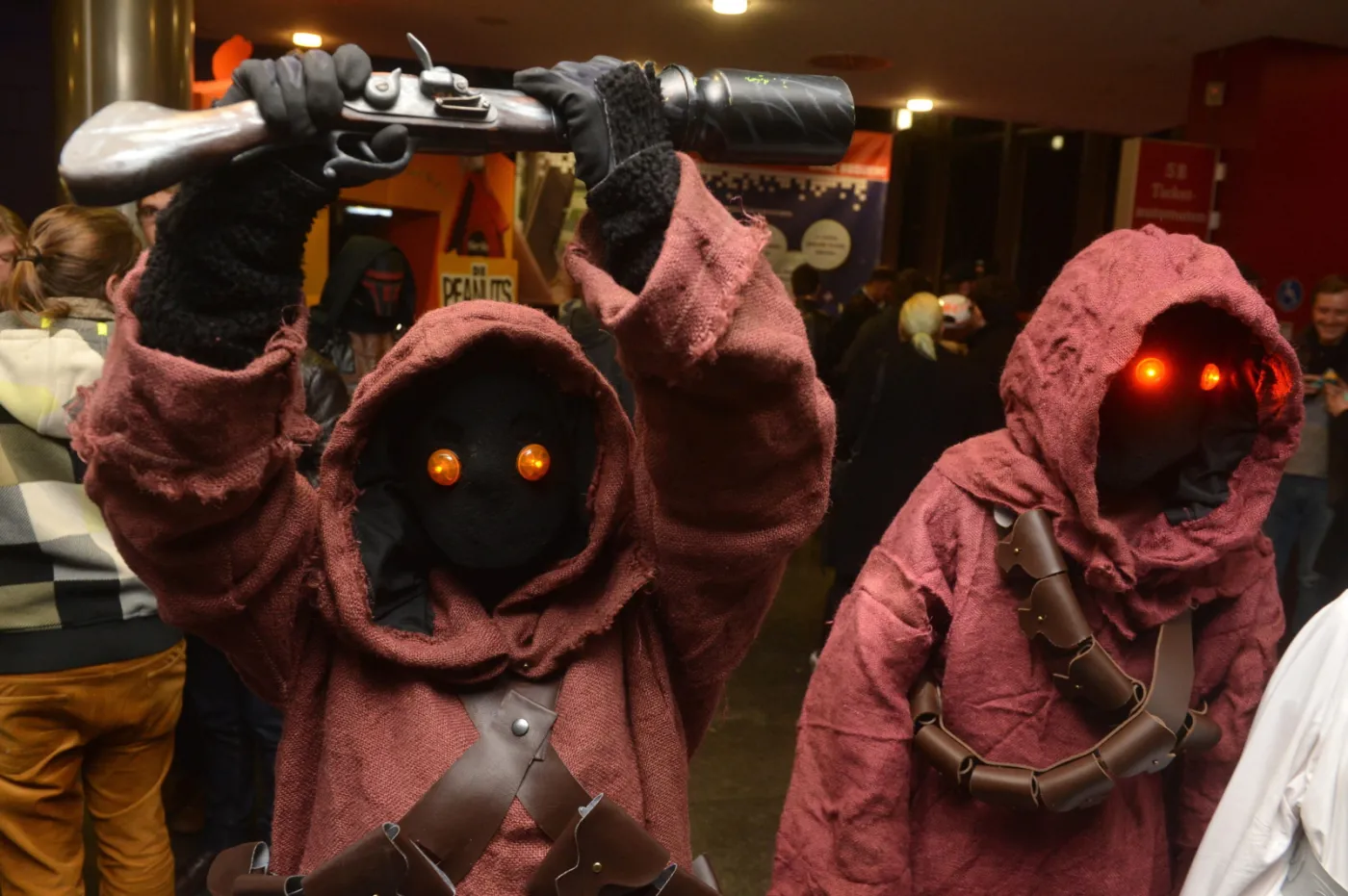 8560434-star-wars-fans-celebrate-screening.jpg