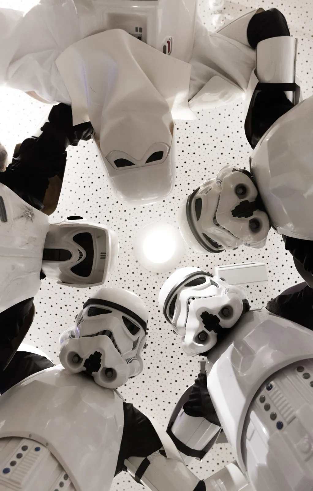 8560722-star-wars-fans-celebrate-screening.jpg