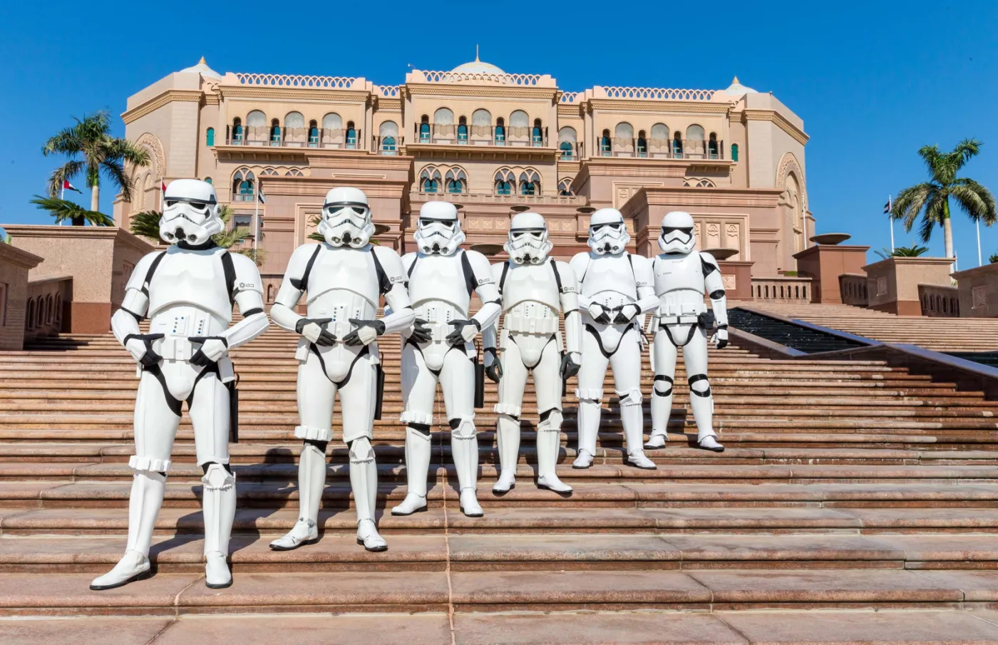8560786-star-wars-the-force-awakens-premiere.jpg