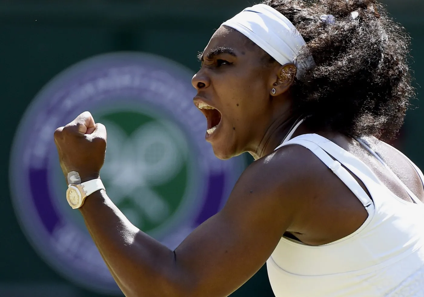 8579224-serena-williams-of-usa-reacts-during.jpg