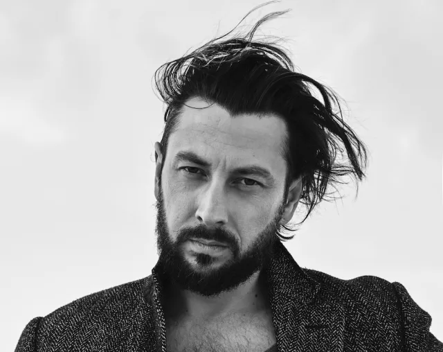 Zachwyciła się nim Mela Koteluk i Edyta Bartosiewicz. Poznajcie Leskiego!