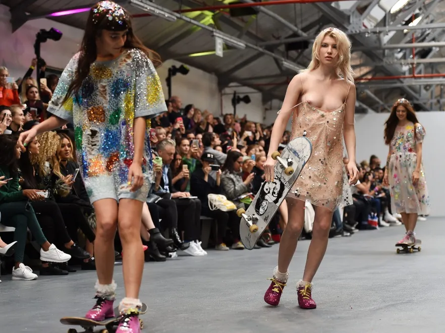 Pokaz kolekcji Ashish wiosna/lato 2016 na London Fashion Week