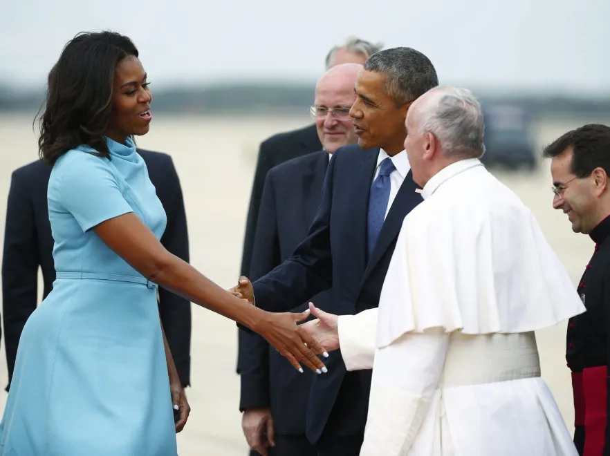 8249672-michelle-obama-barack-obama-papiez.jpg
