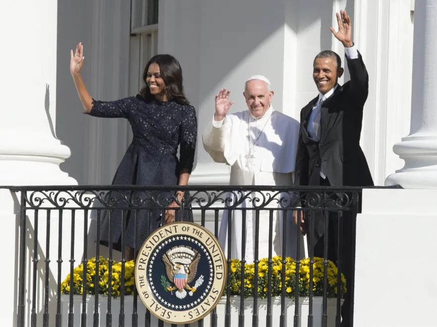 8249756-michelle-obama-barack-obama-papiez.jpg