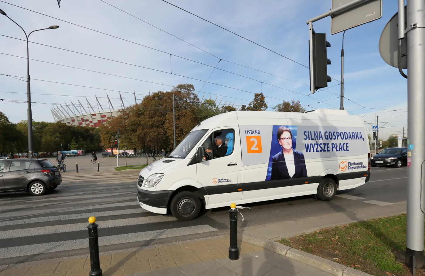 Nie busem, a Ewavanem pojedzie premier Kopacz w Polskę. Zobacz ZDJĘCIA